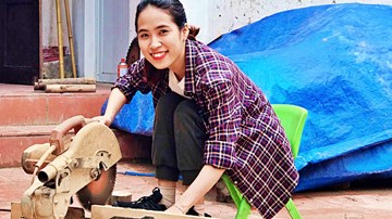 Cô gái mê nghề mộc, tự đóng nội thất, làm đồ chơi tặng trẻ vùng cao