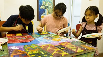 Triển lãm và đấu giá tranh ủng hộ trẻ em khiếm khuyết cơ quan sinh dục