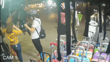 Cô gái mải chọn túi xách, bị mất xe trong 15 giây