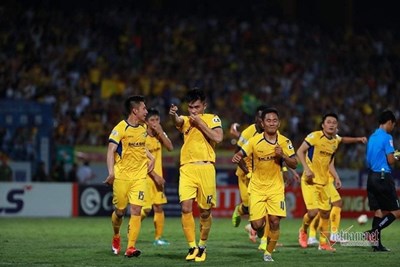 Sông Lam Nghệ An lập loạt kỉ lục sau trận thắng Hà Nội tại sân Hàng Đẫy