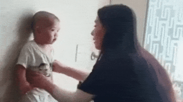 Phi Nhung nghiêm khắc dạy dỗ con trai nghịch ngợm mới 1 tuổi