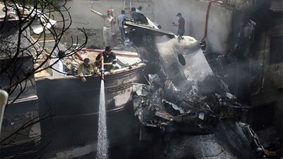 Tiết lộ lý do không ngờ khiến máy bay Pakistan rơi làm 97 người chết