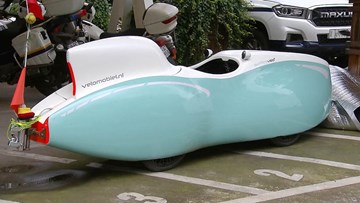 Người đàn ông bị bắt vì lái xe hình tàu ngầm chạy khắp phố