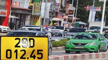 Loại xe ô tô nào phải chuyển sang biển màu vàng từ 1/8?