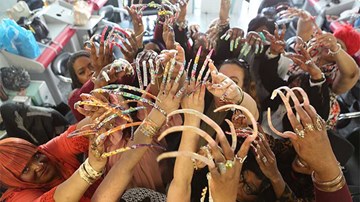 Niềm đam mê 'rợn người' của Hội Nữ thần móng tay dài