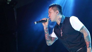 Tuấn Hưng tuyên bố tạm nghỉ hát 'Đến lúc nhường chỗ cho ca sĩ trẻ hơn'