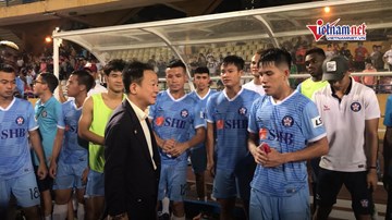 Bầu Hiển 'rút ví' thưởng nóng SHB Đà Nẵng sau trận hòa Viettel