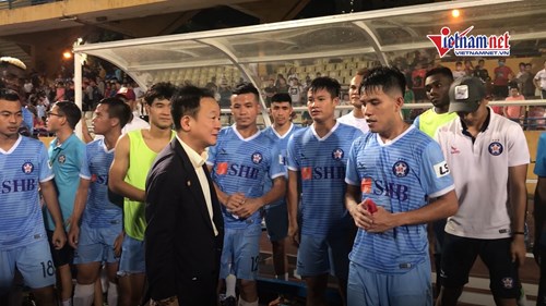Bầu Hiển 'rút ví' thưởng nóng SHB Đà Nẵng sau trận hòa Viettel