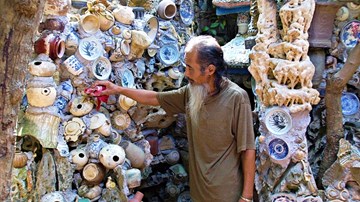 Người đàn ông 40 năm sưu tầm hơn 1 vạn món đồ cổ gắn khắp nhà