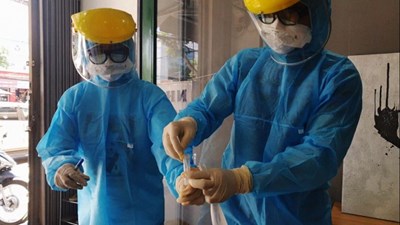 Ghi nhận 3 trường hợp sốt, ho, đau họng là F1 của BN 447 ở Hà Nội