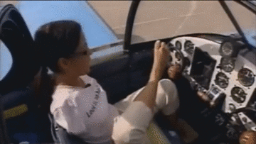 Câu chuyện phi thường của nữ phi công lái máy bay bằng chân