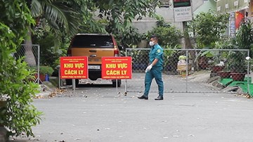 Phong tỏa 8 căn nhà ở quận Tân Phú vì có ca nghi nhiễm Covid-19