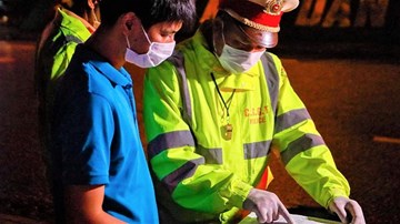 Đưa vợ con về ăn cỗ nhà ngoại, tài xế vi phạm nồng độ cồn bị phạt 35 triệu