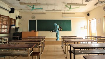 Hà Nội khử khuẩn trường học, chuẩn bị cho kỳ thi tốt nghiệp THPT