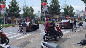 Sau va chạm, nam thanh niên xuống ô tô đánh người đàn ông tới tấp