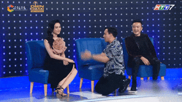 Trấn Thành 'quỳ lạy' Lâm Khánh Chi vì quá duyên dáng trên truyền hình