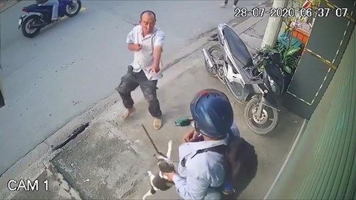 Bị bắt quả tang trộm chó, 2 tên trộm quay lại để trả thù