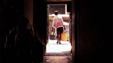 Trả tiền để được đi cọ toilet, kiếm ra vàng dễ như trở bàn tay