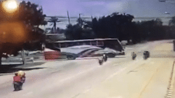 Vướng phải dây cáp, đoàn xe phân khối lớn bị quật ngã giữa đường