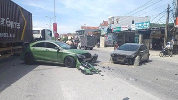 Xe ben gây tai nạn liên hoàn với xe Mercedes rồi bỏ chạy