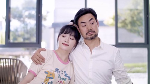 Cặp vợ chồng trẻ cài 1001 camera giấu kín theo dõi nhau và cái kết