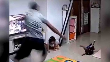 Con gái làm đổ gương, bố giải cứu bé út ‘nhanh như chớp’