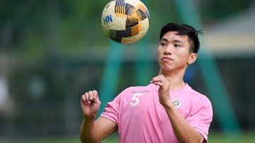 Thầy Park tiết lộ lí do không gọi Văn Hậu tập trung U22 Việt Nam