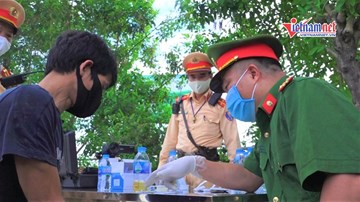 Tài xế bị bạn cho uống nước lạ, dương tính với ma túy