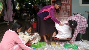 Trường rác – nơi học sinh trả tiền học phí bằng nhựa