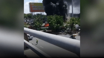 Cháy bãi chứa xe cũ, 10 xe buýt bị thiêu trơ khung