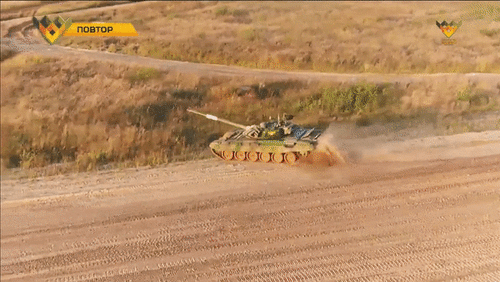 Tank Biathlon 2020: Xe tăng Myanmar lao xuống ruộng do cua gấp