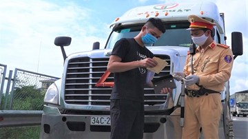 Trừ điểm GPLX: Làm sao để giảm tiêu cực, nhũng nhiễu khi trừ điểm?