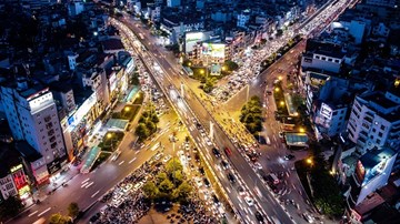 Ùn tắc từ sáng đến tối ở 'ngã tư khổ' giữa Thủ đô