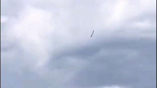 Trung Quốc: Tên lửa đẩy vệ tinh rơi xuống thôn, dân làng hoảng hốt