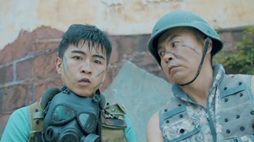 Cười rung rốn với màn 'gỡ bom' căng thẳng của hai anh chàng 'chuyên gia'