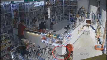 Người phụ nữ mang ‘túi thần kỳ’ trộm 5 chai sữa rửa mặt trong hiệu thuốc