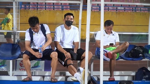 Văn Hậu bất ngờ xuất hiện ở Hàng Đẫy khi Hà Nội FC đè bẹp CLB TP.HCM
