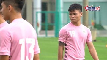 Hà Nội FC đổ bộ sân tập, Quang Hải bất ngờ tập riêng
