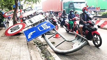 Hai xe va chạm kéo gãy thanh giới hạn chiều cao, giao thông ùn tắc 5km