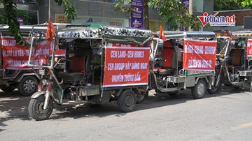 Băng rôn đỏ trụ sở CenLand-CRE đòi tiền huy động trái phép ở dự án Vườn Sen