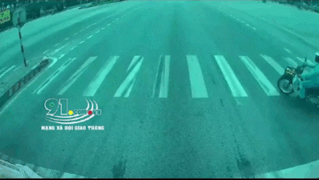 Tạt đầu container, người đàn ông bị xe container khác tông trúng