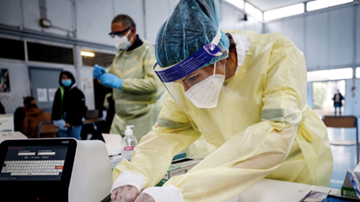 Covid-19: Tây Ban Nha ban bố khẩn cấp tại Thủ đô, Nga đăng ký vắc-xin thứ 2