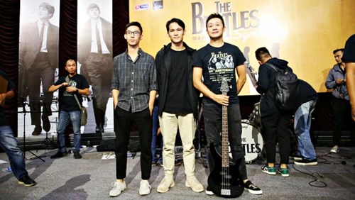 MC Long Vũ, Anh Tuấn chơi đàn, hát nhạc The Bealtes tại 'bảo tàng ngây thơ'