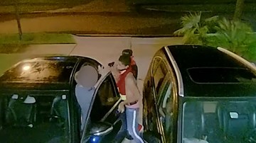 Gí súng vào đầu cướp xe Mercedes trong đêm