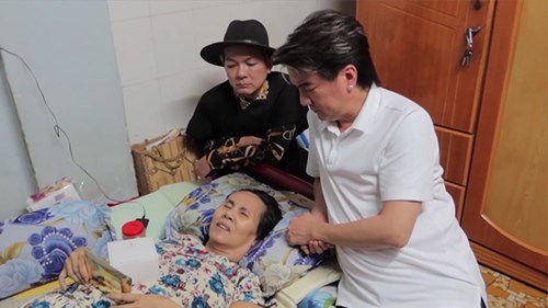 Đàm Vĩnh Hưng, Vũ Hà tặng tiền giúp DV Hoàng Lan phẫu thuật hoại tử da