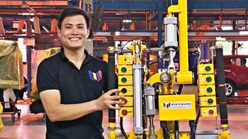 Tay máy make in Vietnam đầu tiên 'nâng đỡ' thương hiệu ngoại