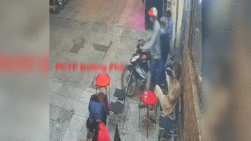 Cô gái bị giật điện thoại ở quán nước, camera lộ 'điềm báo' trước đó