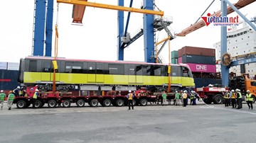 Ngắm đoàn tàu Metro Nhổn - Ga Hà Nội vừa cập cảng Hải Phòng
