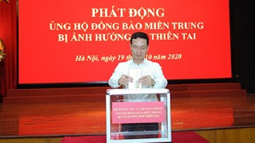 Bộ Thông tin và Truyền thông quyên góp ủng hộ đồng bào miền Trung