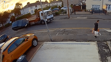 Vượt ẩu, xế sang Audi lăn nhiều vòng trên đường